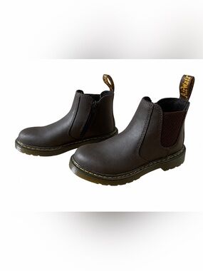 Dr. Martens 2976 J Youth Chelsea Boots Dark Brown Wildhorse Leather Side Zip US